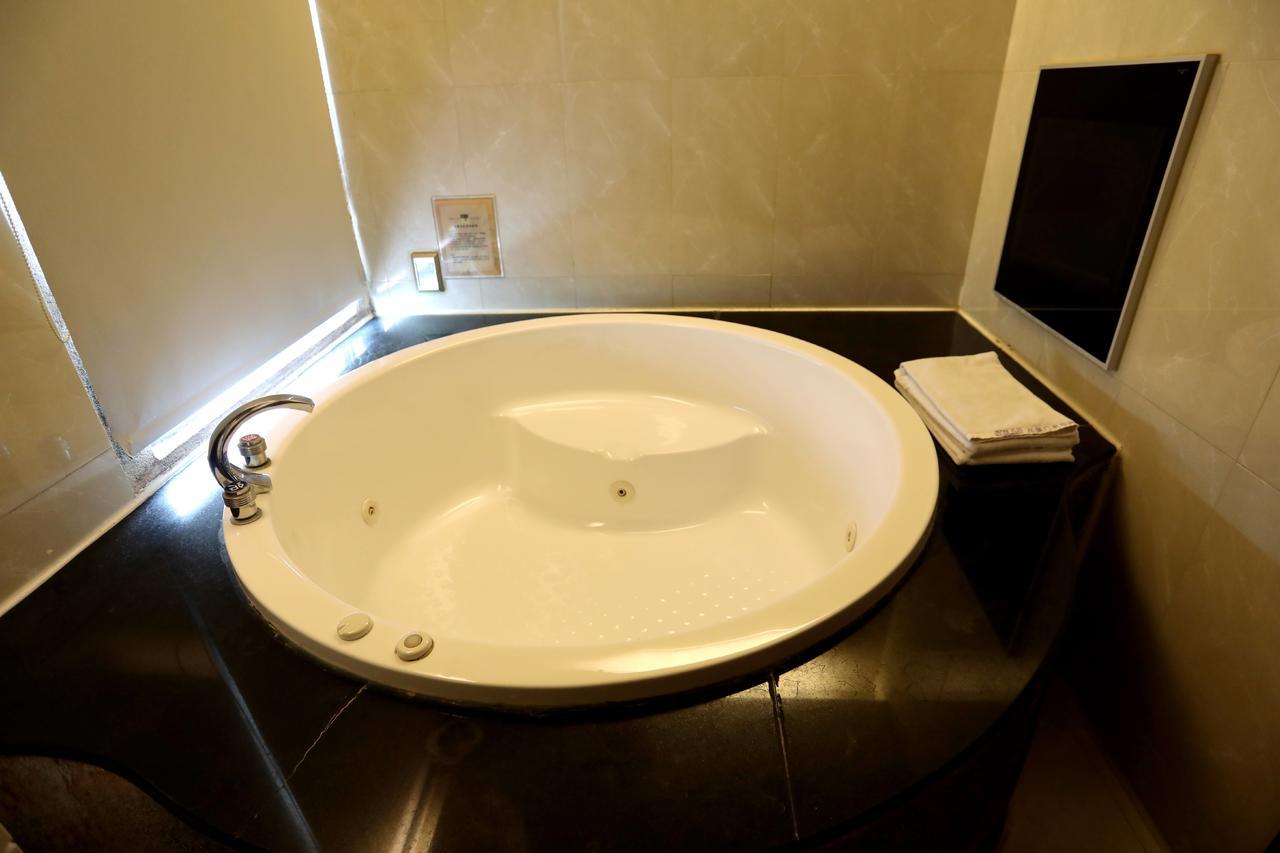 Hua Jia Motel Tainan Bagian luar foto