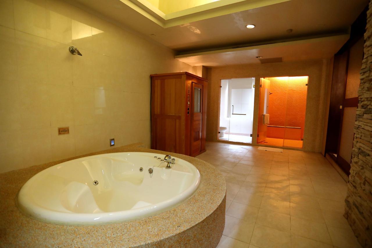 Hua Jia Motel Tainan Bagian luar foto