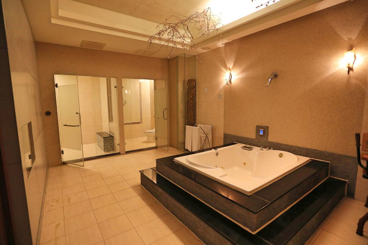 Hua Jia Motel Tainan Bagian luar foto