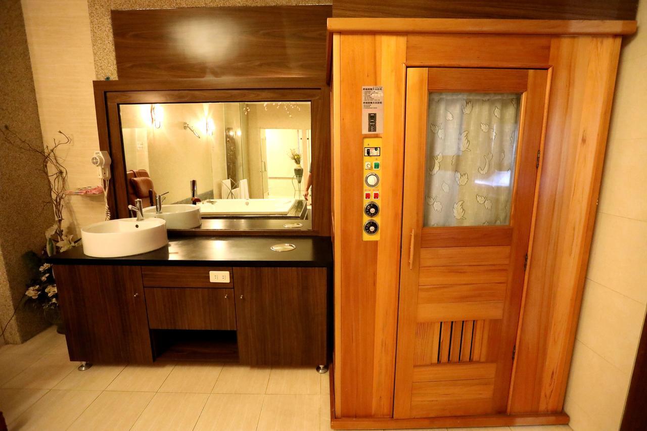 Hua Jia Motel Tainan Bagian luar foto