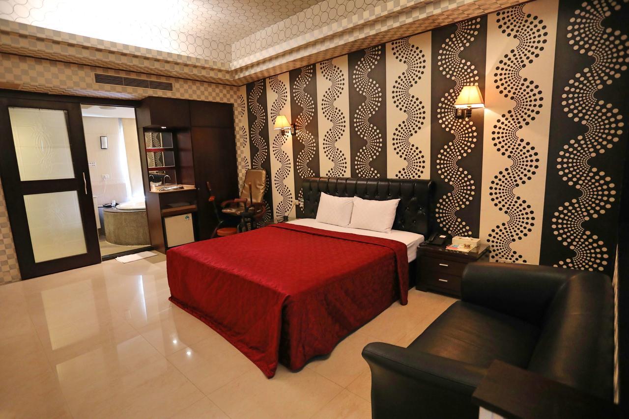 Hua Jia Motel Tainan Bagian luar foto