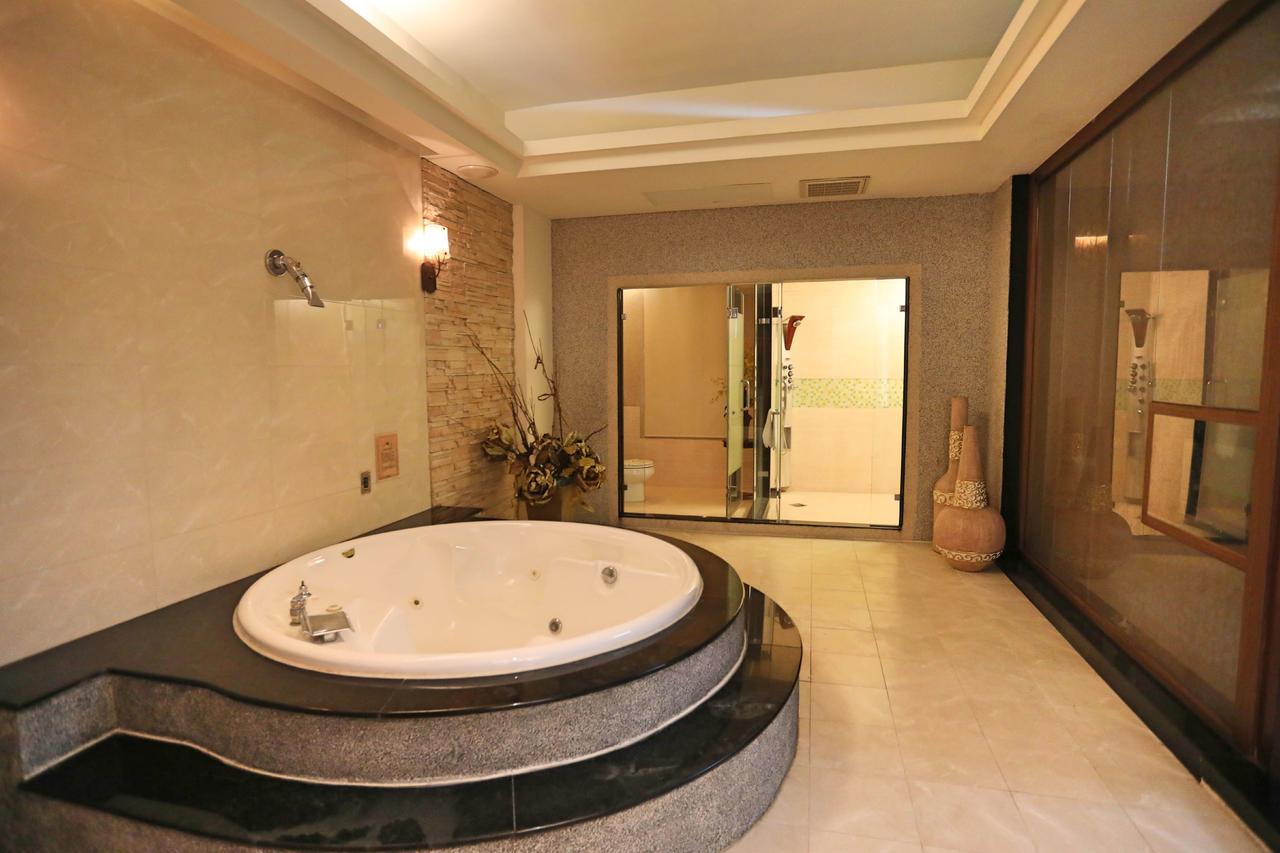 Hua Jia Motel Tainan Bagian luar foto